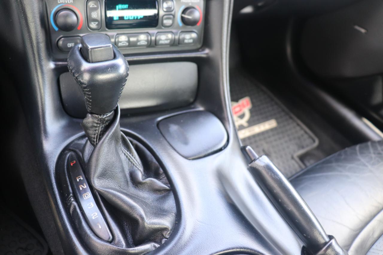Chevrolet Corvette 2dr Cpe 2004