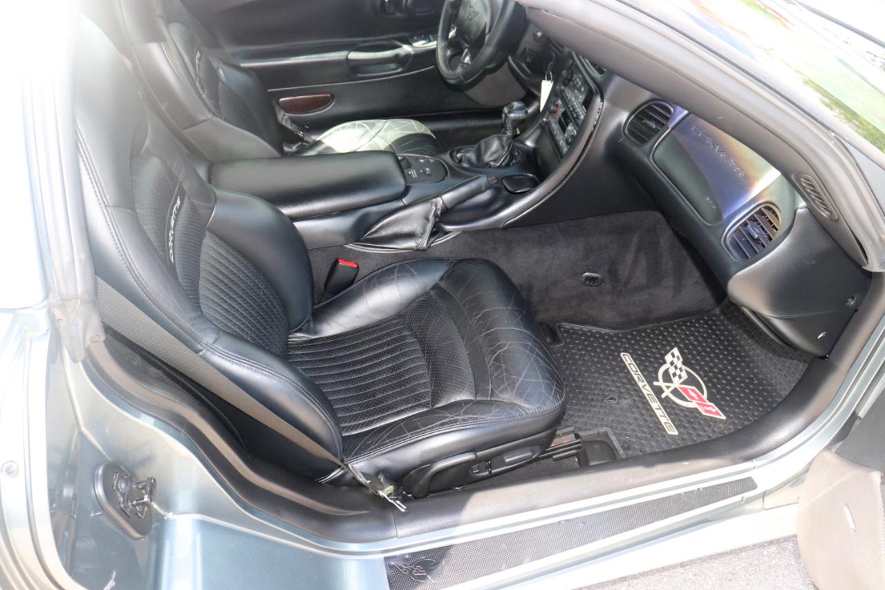 Chevrolet Corvette 2dr Cpe 2004