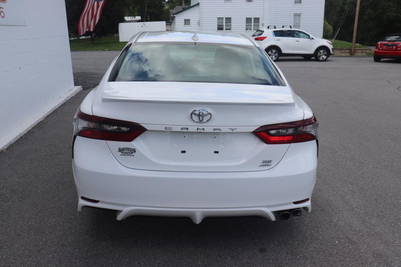 Toyota Camry SE Auto AWD (Natl) 2024
