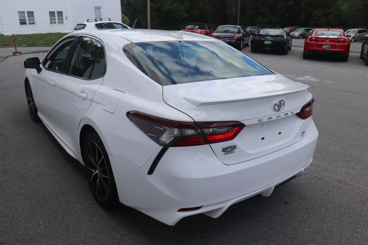 Toyota Camry SE Auto AWD (Natl) 2024