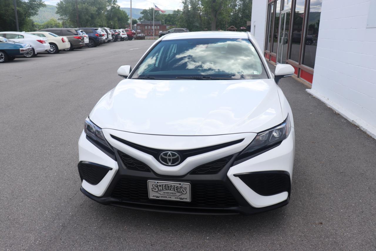 Toyota Camry SE Auto AWD (Natl) 2024