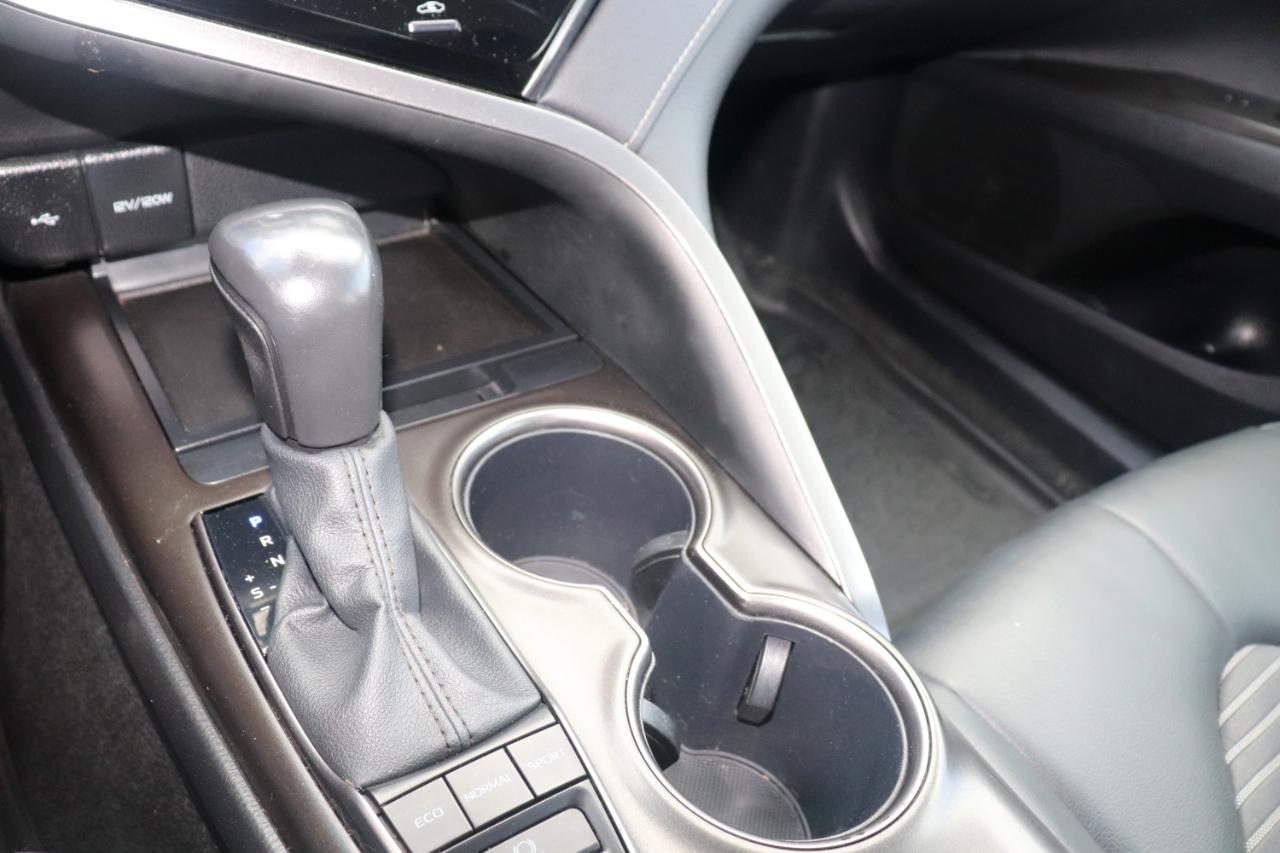 Toyota Camry SE Auto AWD (Natl) 2024