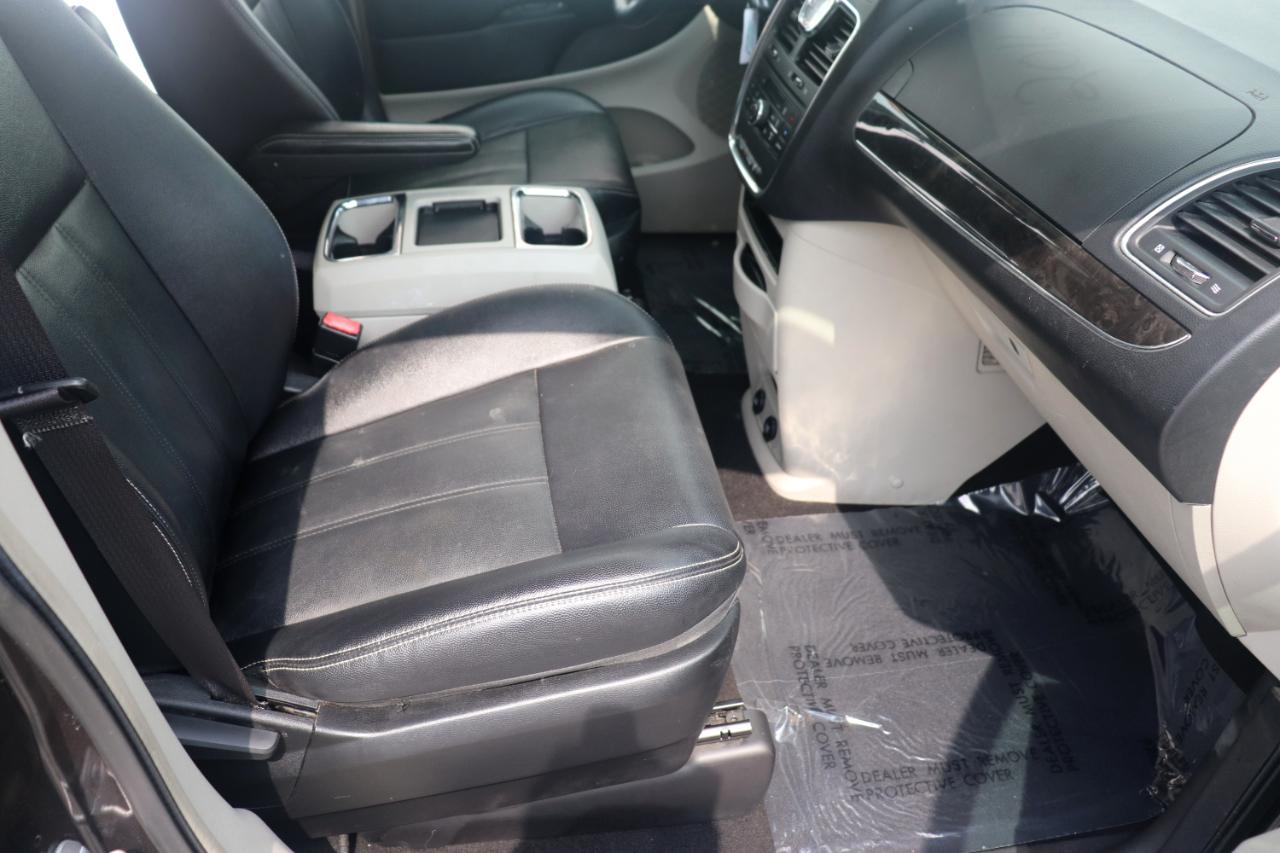 Chrysler Town & Country 4dr Wgn Touring 2016