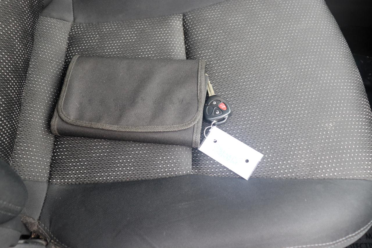 Pontiac Vibe 4dr HB AWD 2009