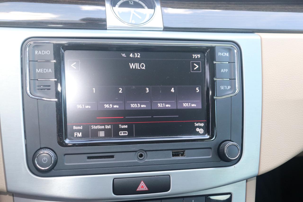 Volkswagen CC 4dr Sdn VR6 Executive 4Motion 2013