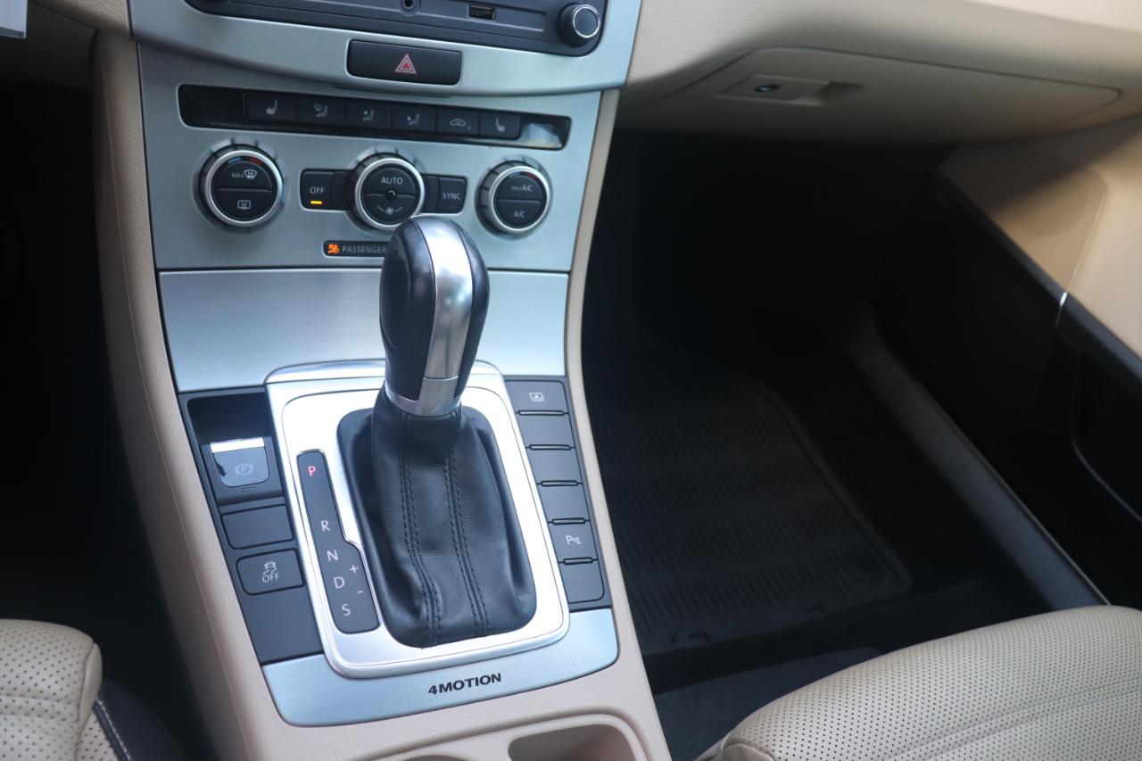 Volkswagen CC 4dr Sdn VR6 Executive 4Motion 2013