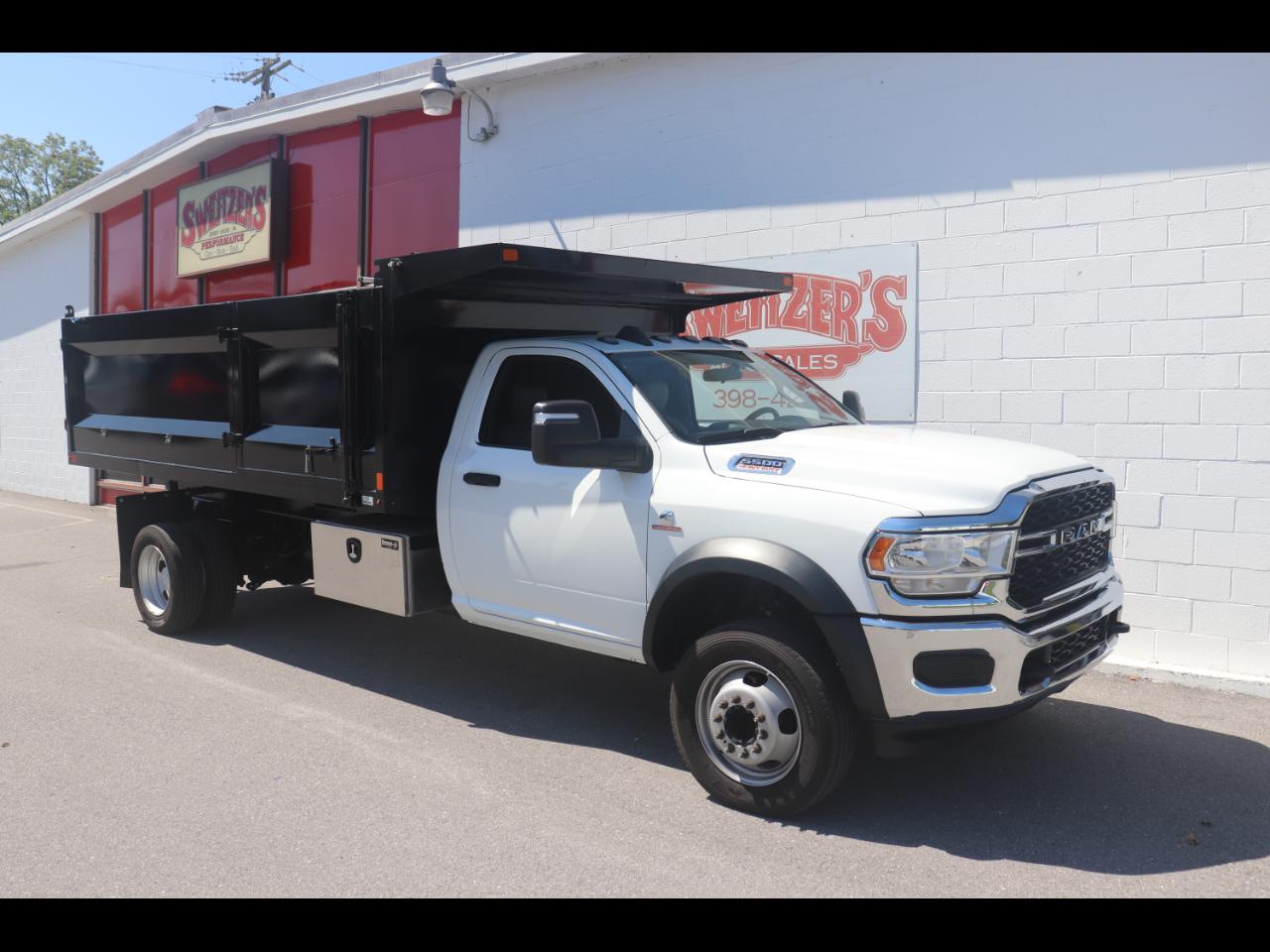 RAM 5500 Chassis Cab Tradesman 4x2 Reg Cab 120" CA 204.5" WB 2024