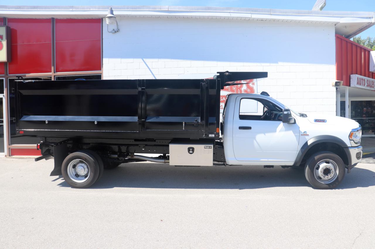 RAM 5500 Chassis Cab Tradesman 4x2 Reg Cab 120" CA 204.5" WB 2024