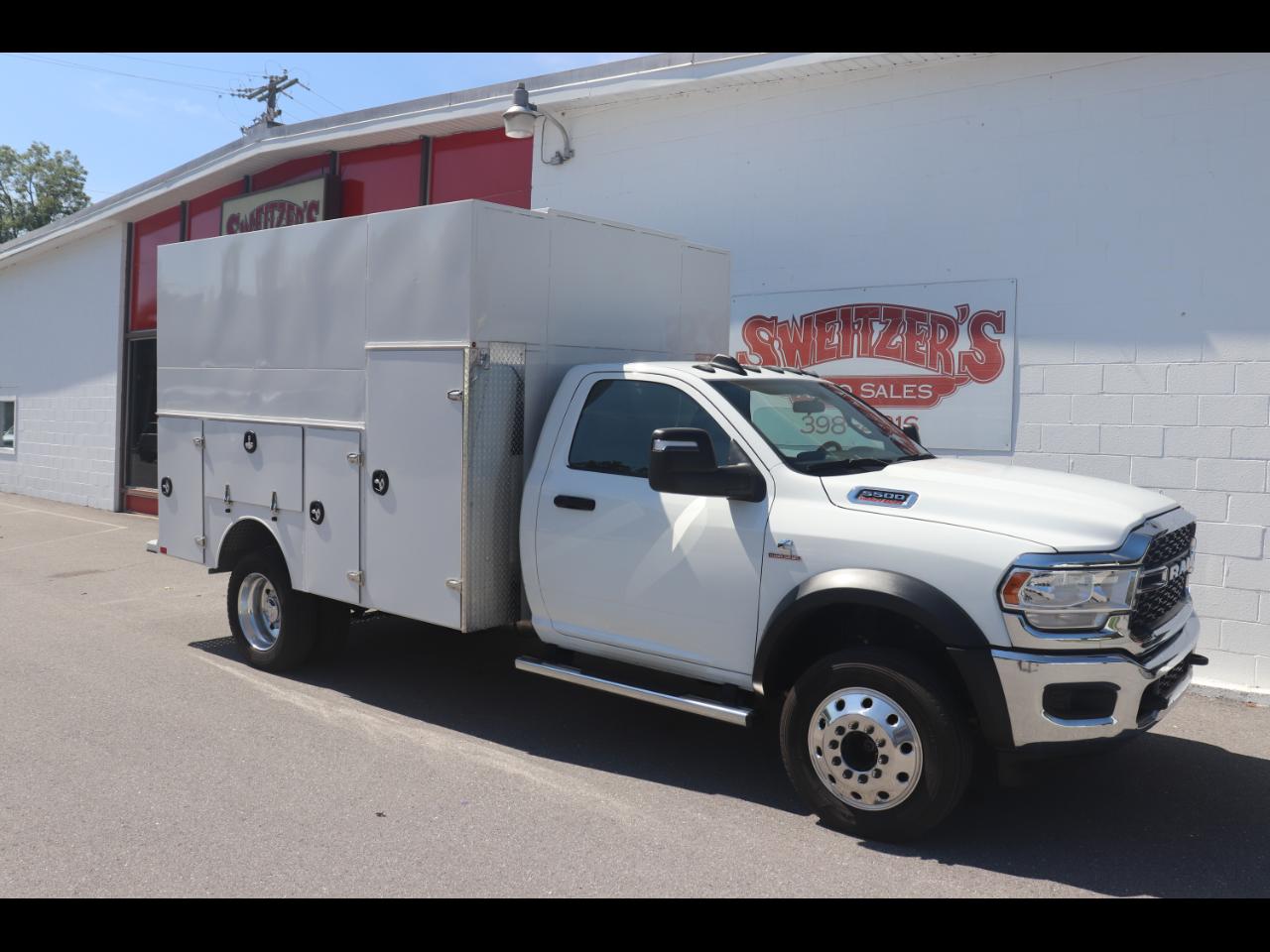 RAM 5500 Chassis Cab Tradesman 4x4 Reg Cab 84" CA 168.5" WB 2024