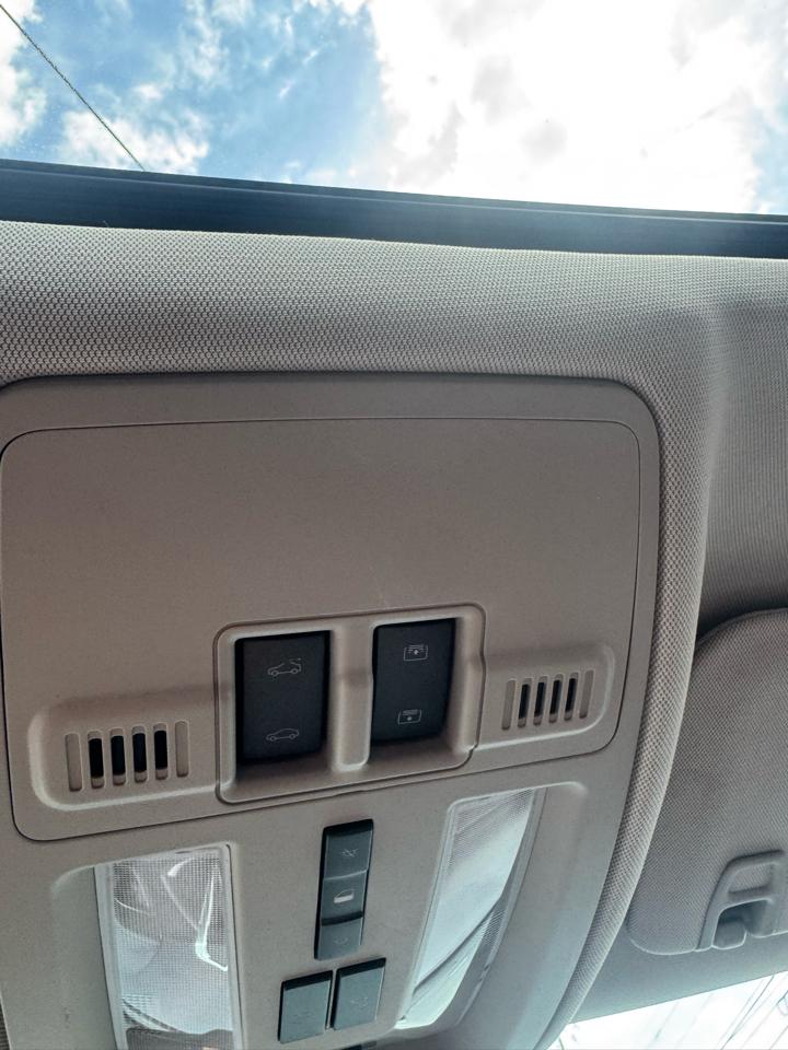 Cadillac SRX Premium Collection AWD 2011