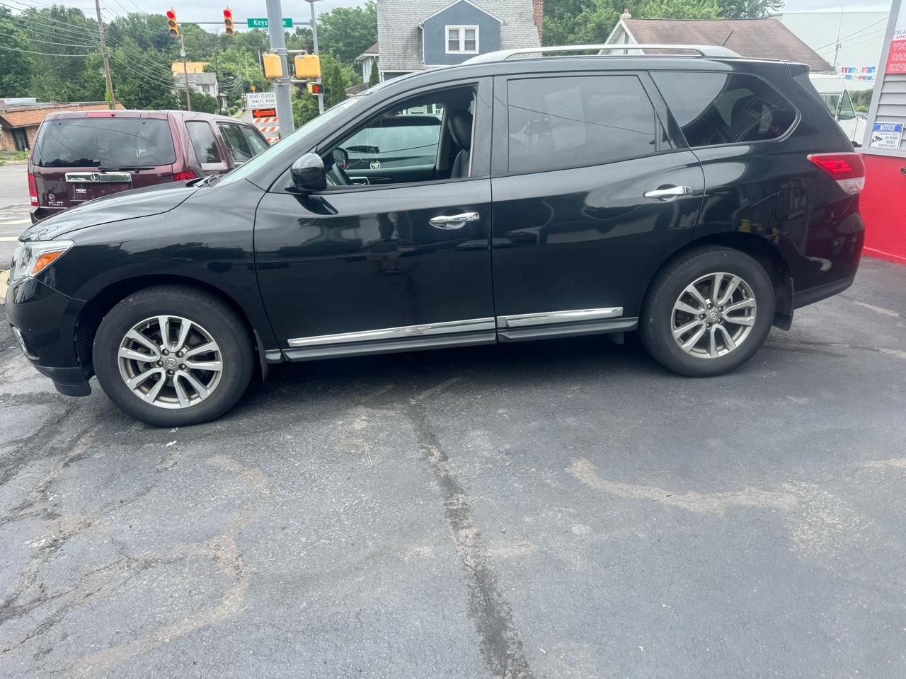 Nissan Pathfinder SV 4WD 2015