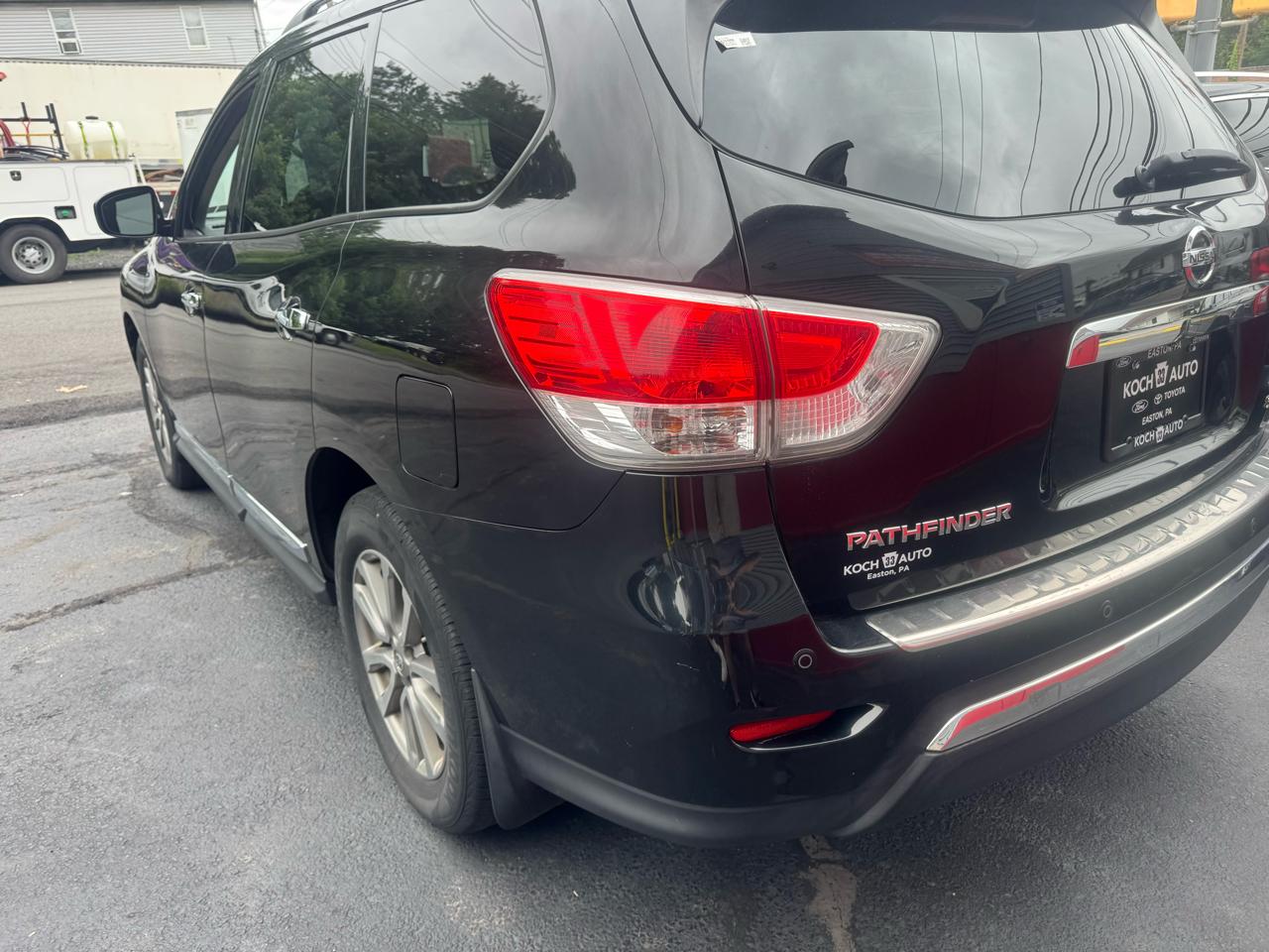 Nissan Pathfinder SV 4WD 2015