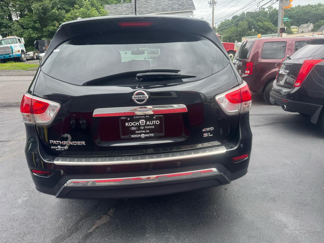 Nissan Pathfinder SV 4WD 2015