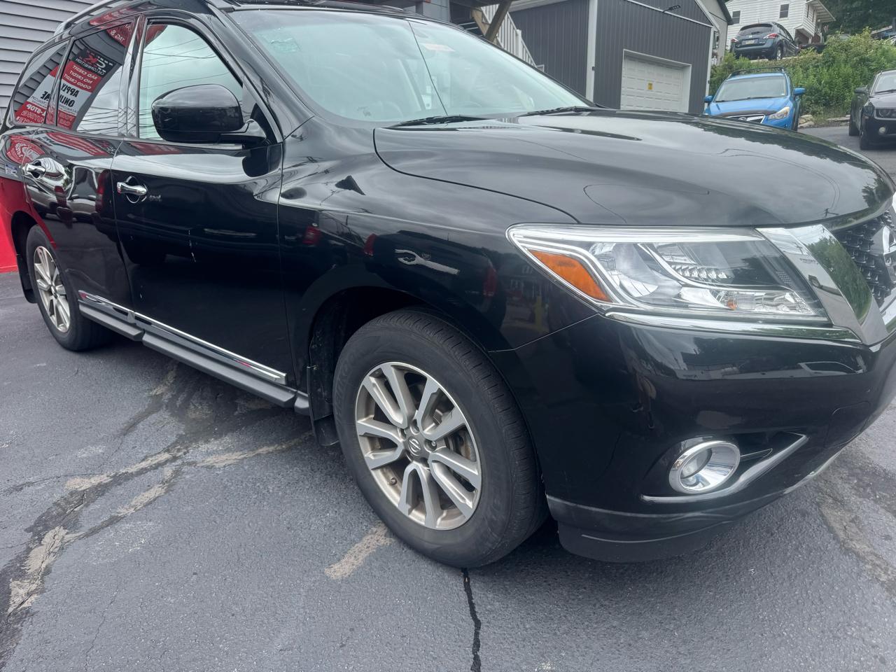 Nissan Pathfinder SV 4WD 2015