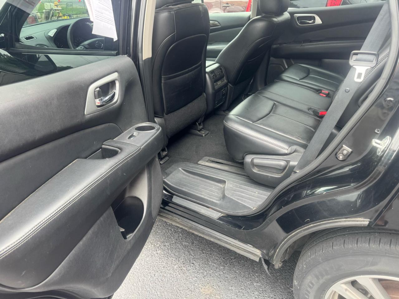 Nissan Pathfinder SV 4WD 2015