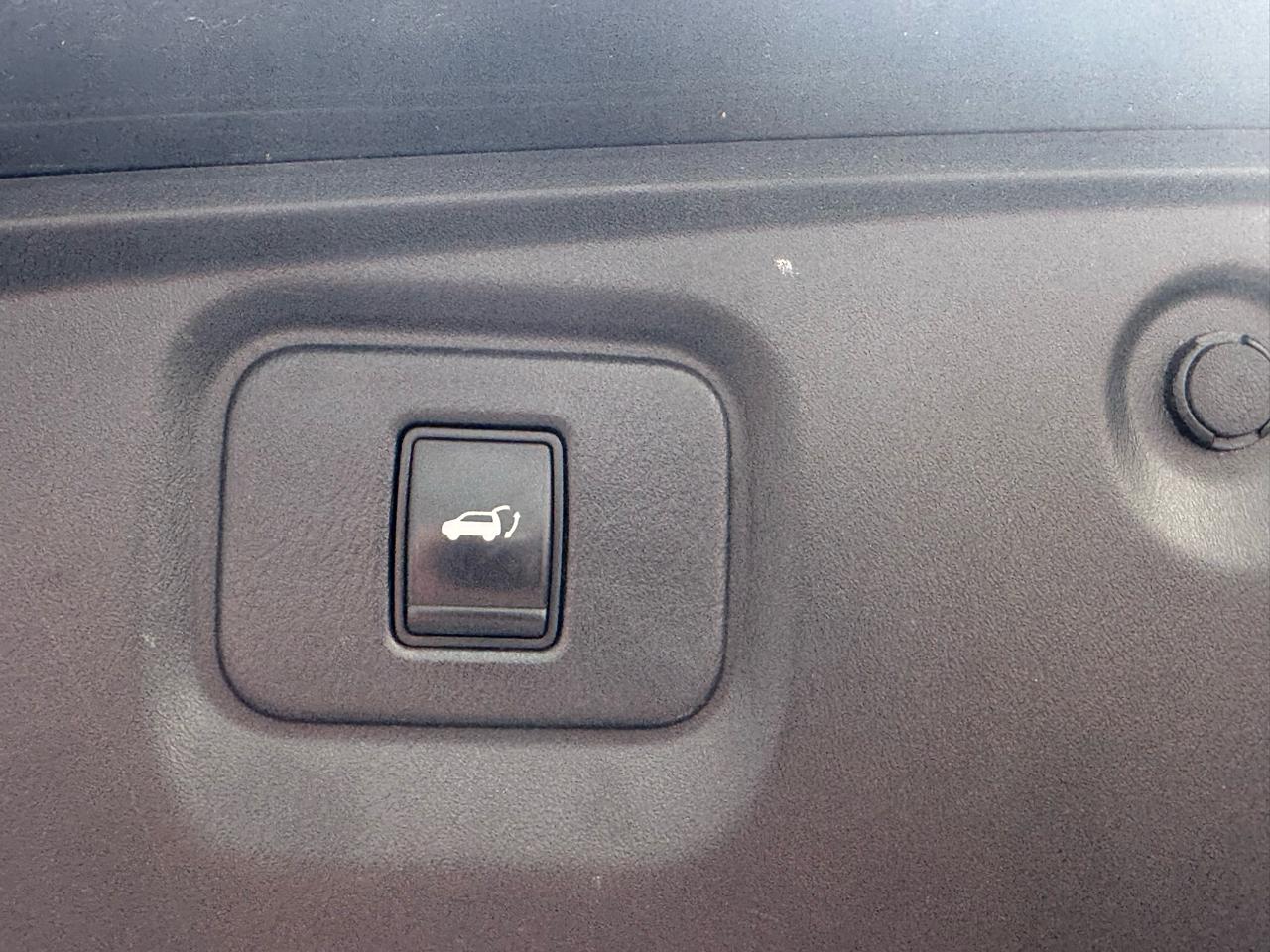 Nissan Pathfinder SV 4WD 2015