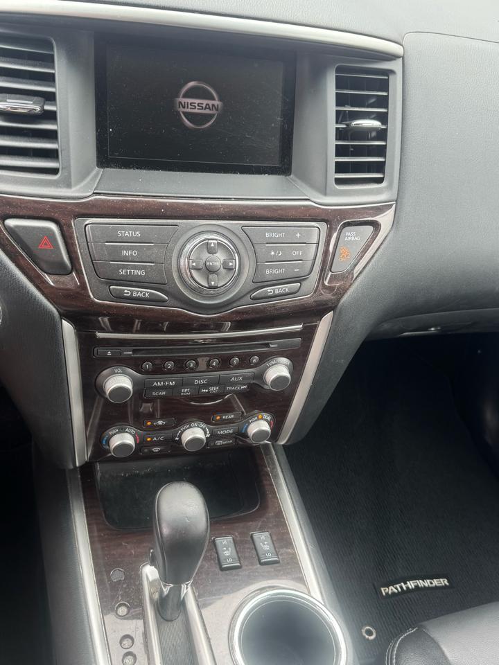 Nissan Pathfinder SV 4WD 2015