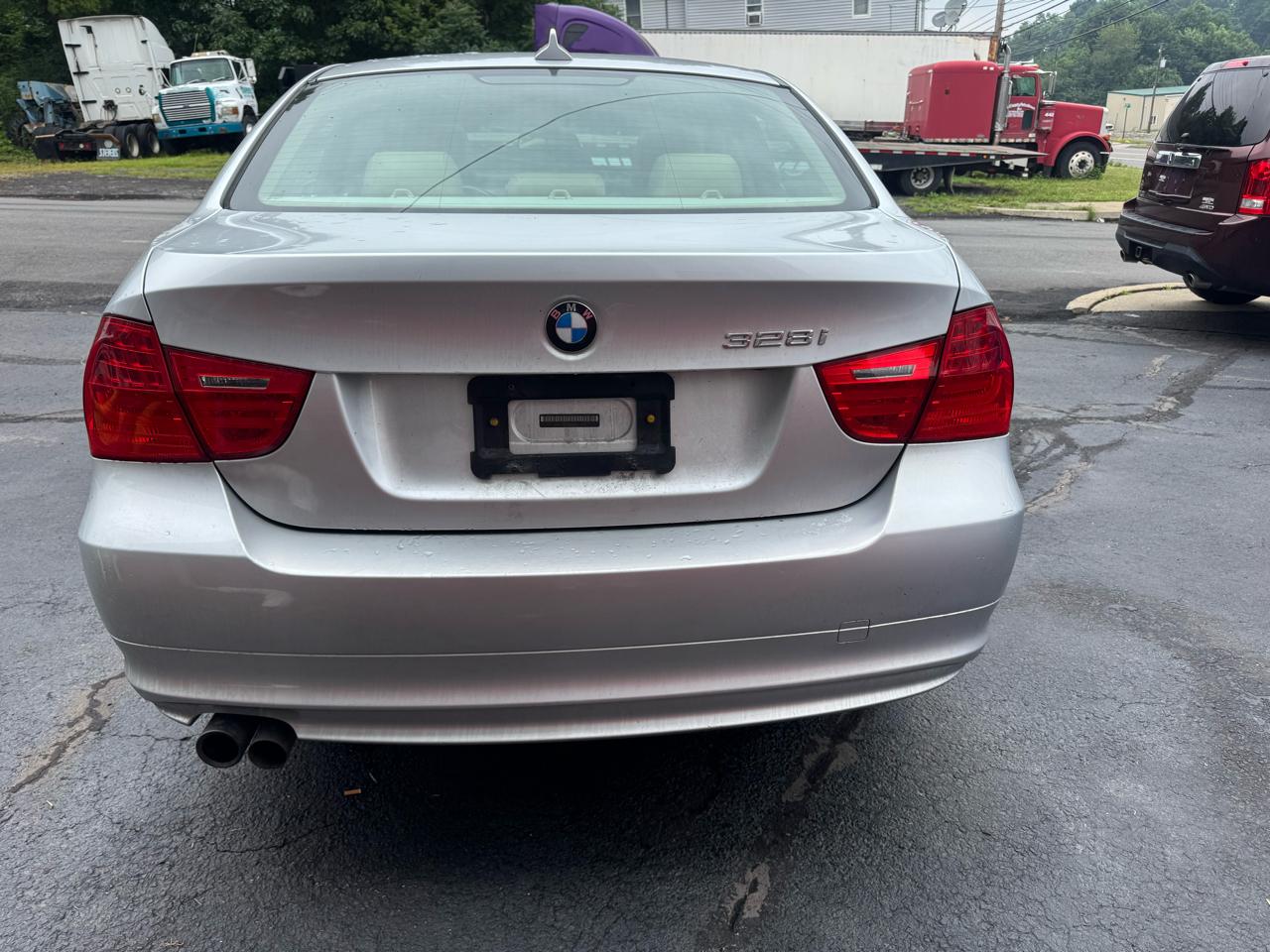 BMW 3-Series 328xi 2009