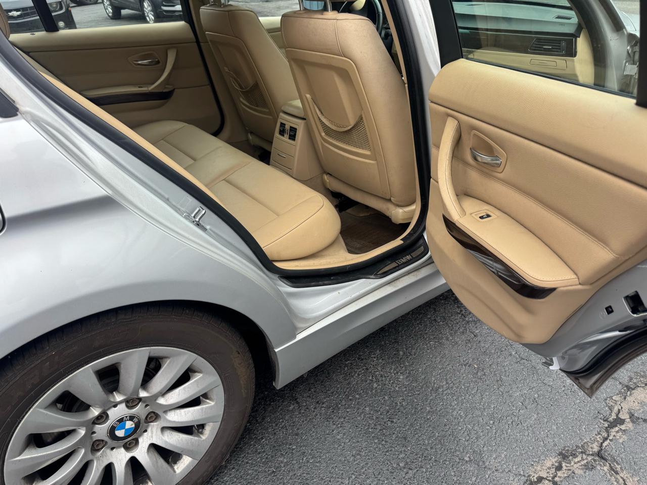 BMW 3-Series 328xi 2009