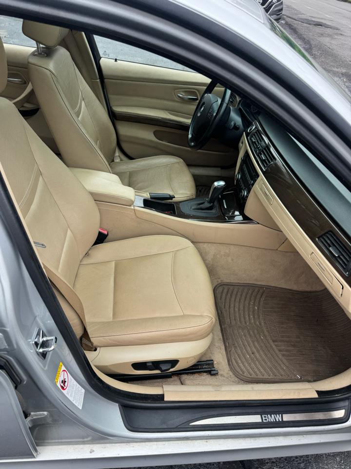 BMW 3-Series 328xi 2009