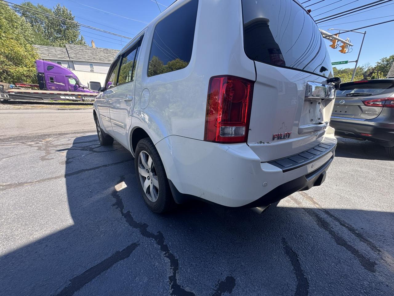 Honda Pilot Touring 4WD 5-Spd AT with DVD 2013