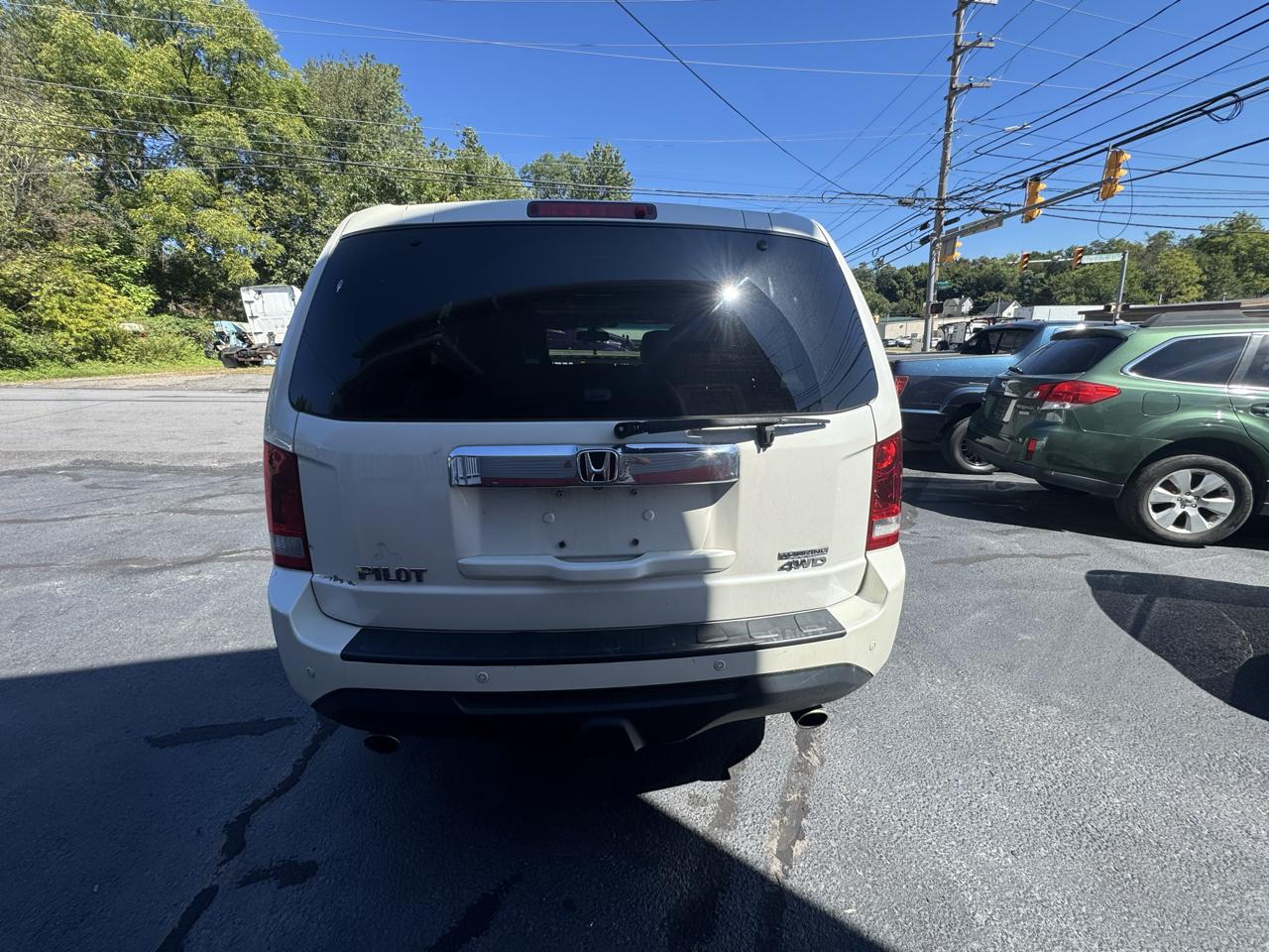 Honda Pilot Touring 4WD 5-Spd AT with DVD 2013