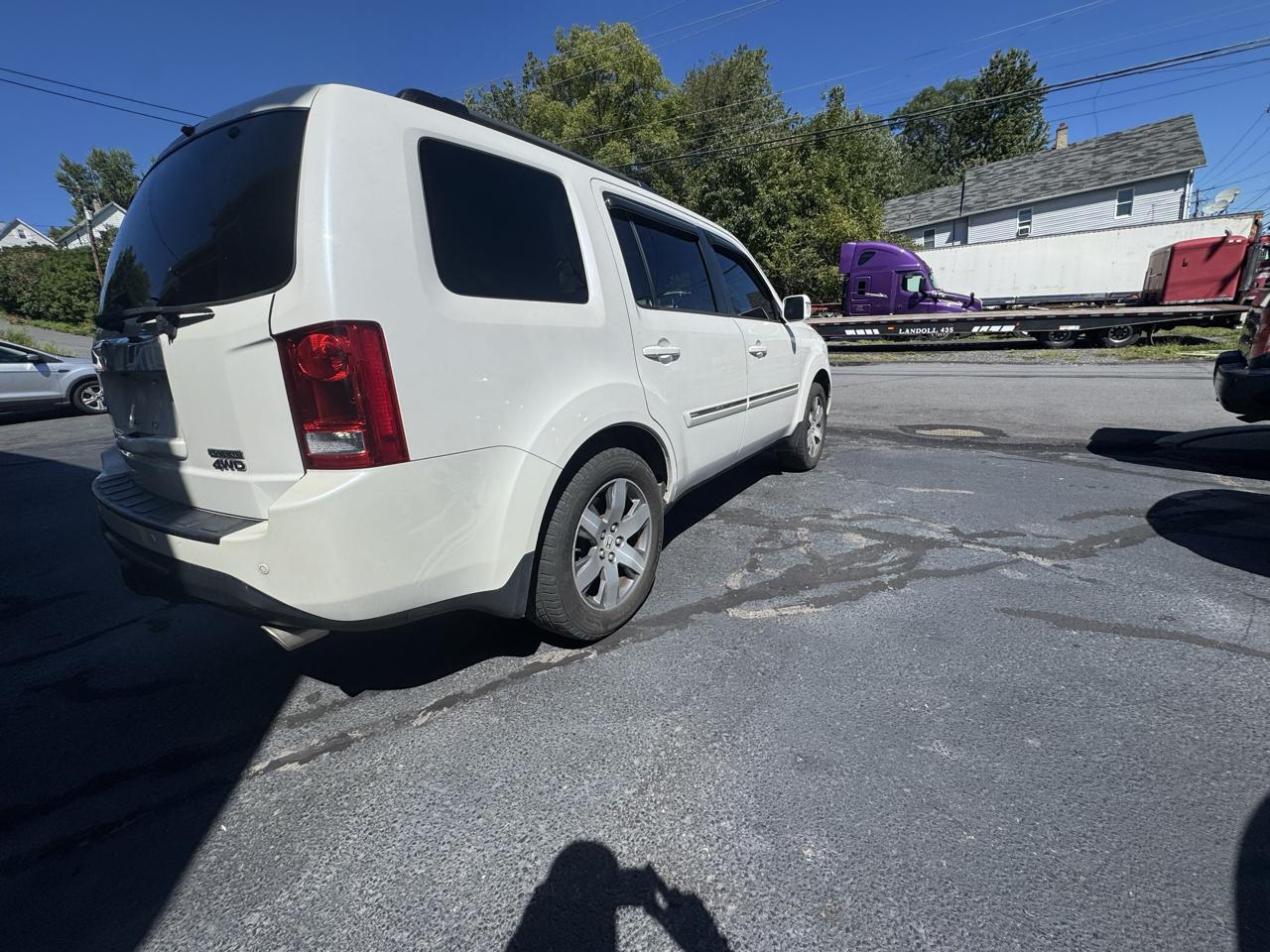 Honda Pilot Touring 4WD 5-Spd AT with DVD 2013