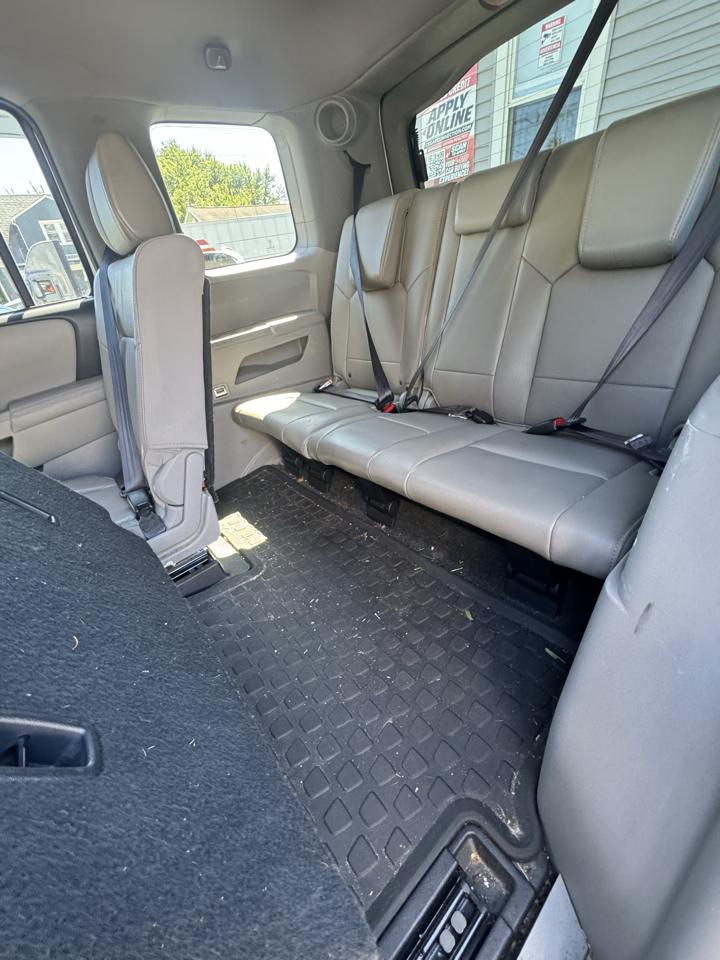 Honda Pilot Touring 4WD 5-Spd AT with DVD 2013