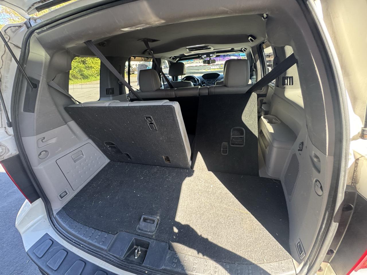 Honda Pilot Touring 4WD 5-Spd AT with DVD 2013
