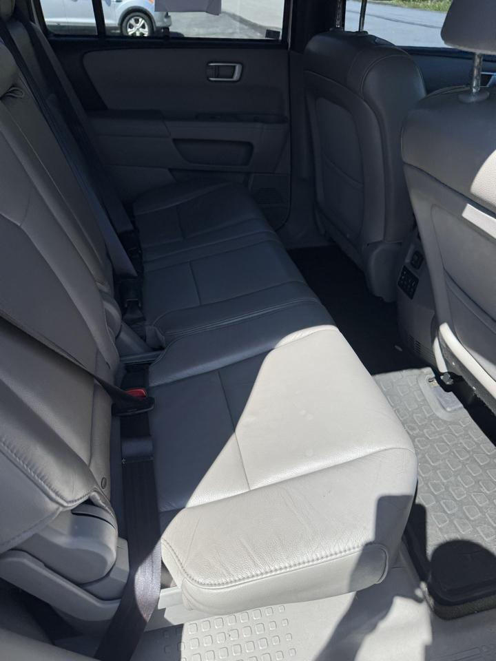 Honda Pilot Touring 4WD 5-Spd AT with DVD 2013