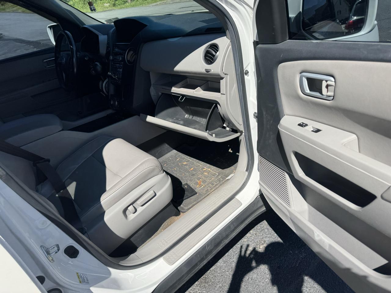 Honda Pilot Touring 4WD 5-Spd AT with DVD 2013