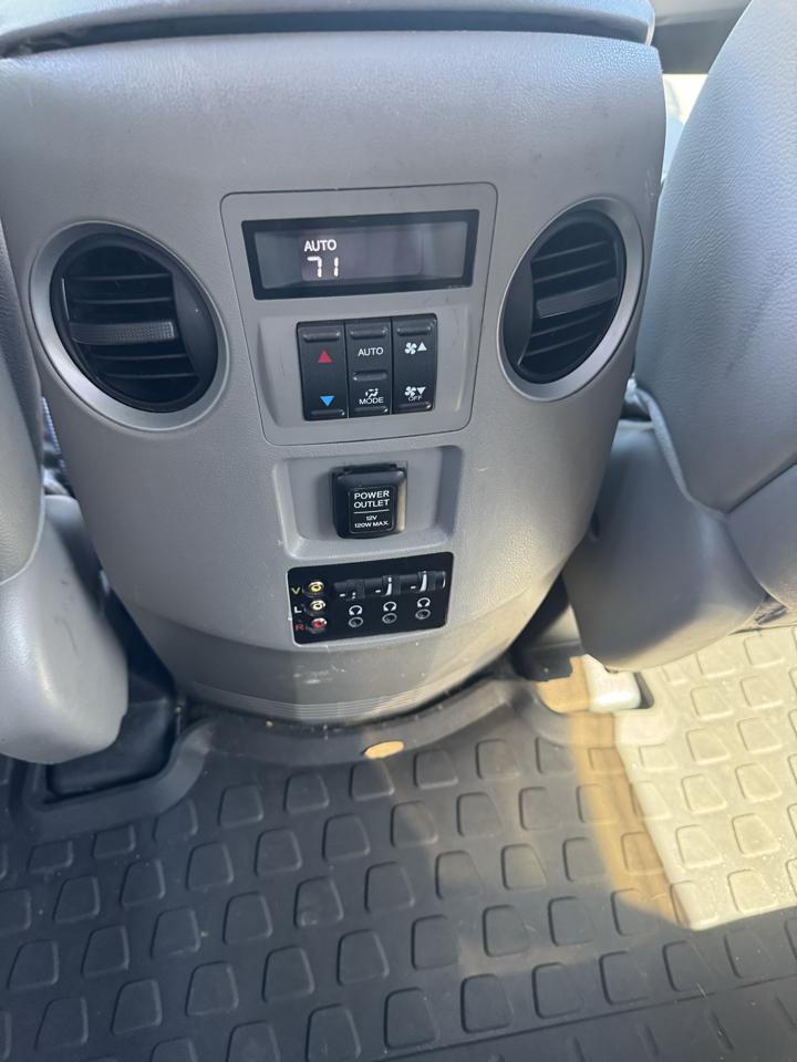 Honda Pilot Touring 4WD 5-Spd AT with DVD 2013