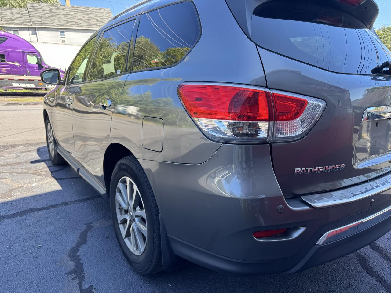 Nissan Pathfinder SV 4WD 2015