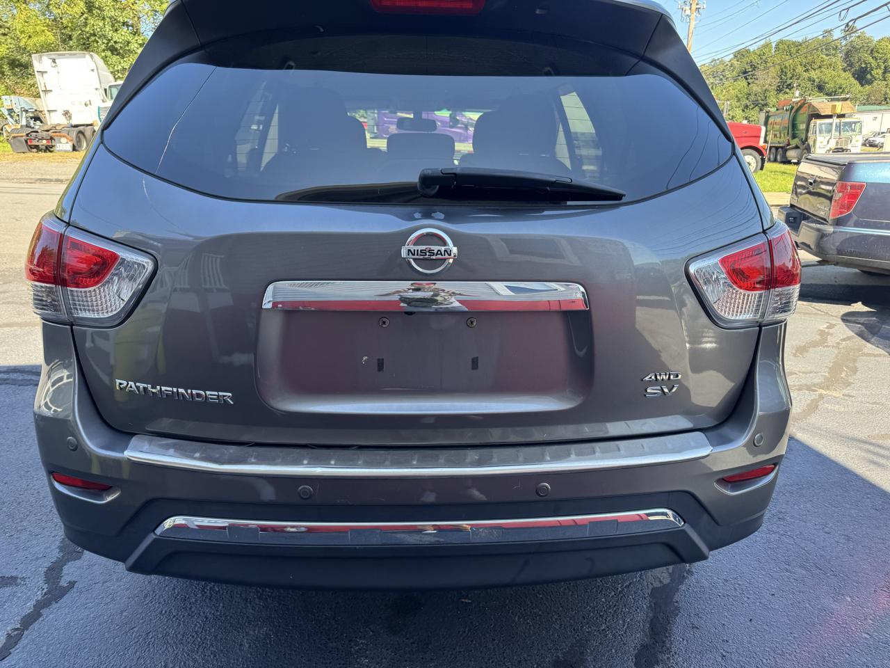 Nissan Pathfinder SV 4WD 2015