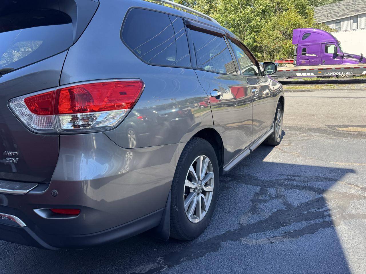 Nissan Pathfinder SV 4WD 2015