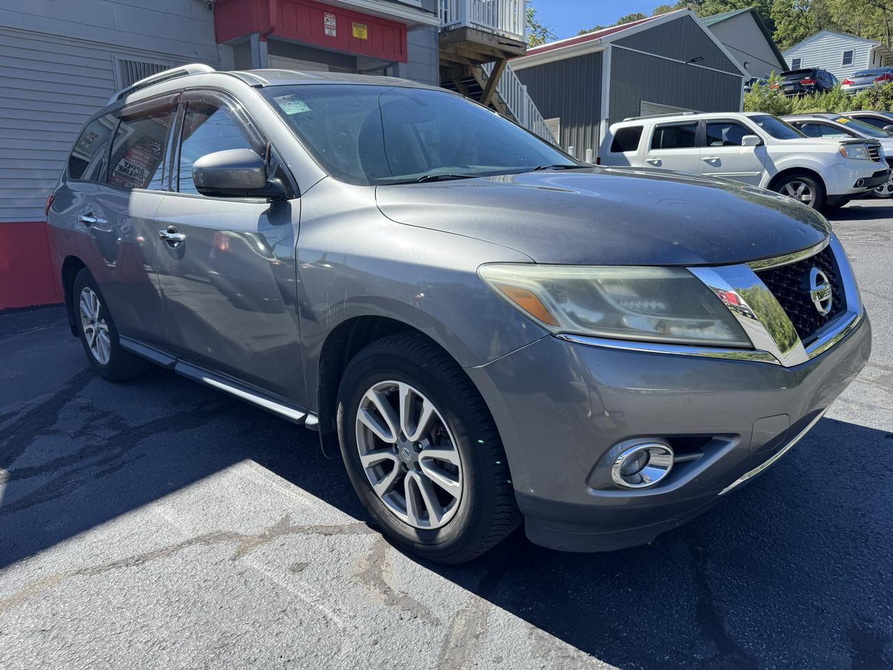 Nissan Pathfinder SV 4WD 2015