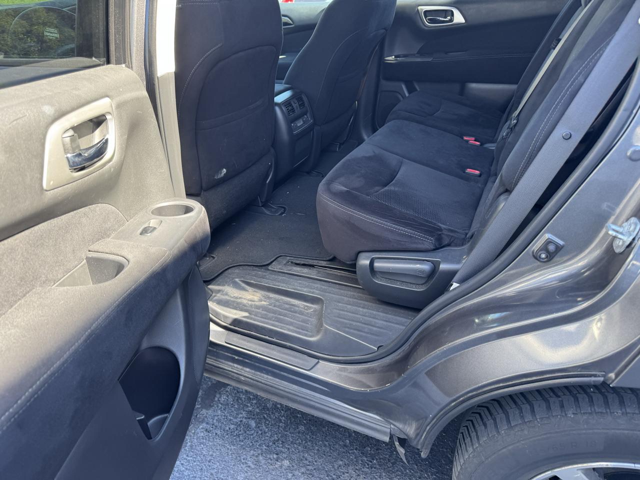 Nissan Pathfinder SV 4WD 2015