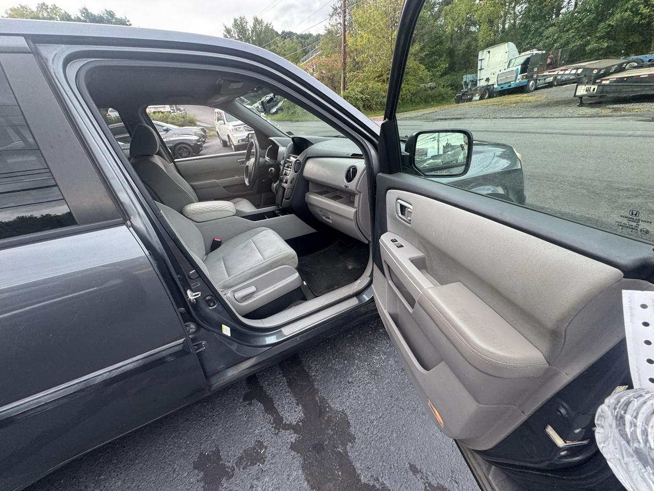 Honda Pilot LX 4WD 5-Spd AT 2013