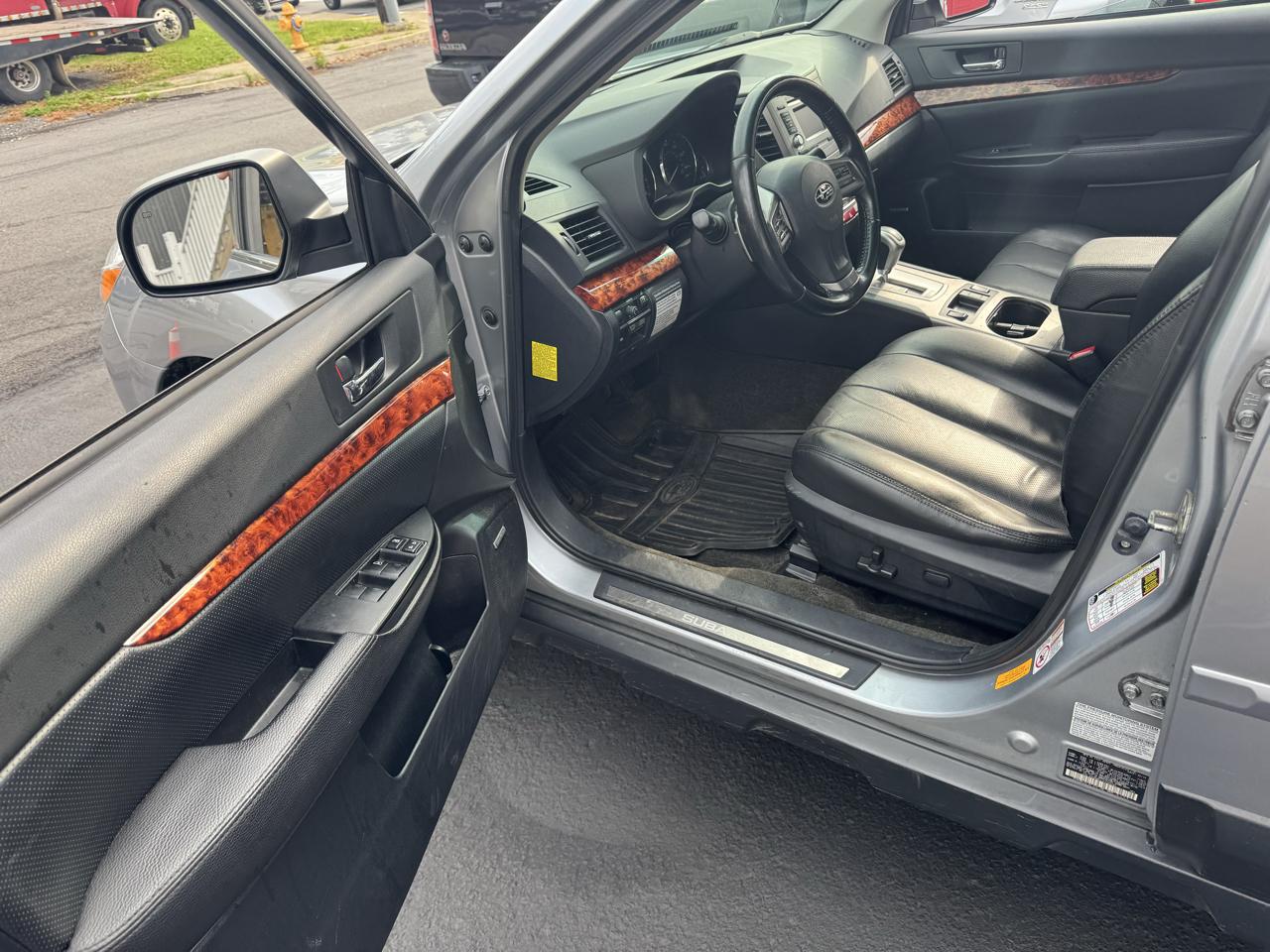 Subaru Outback 2.5i Limited 2012