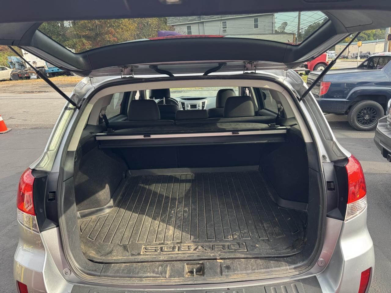 Subaru Outback 2.5i Limited 2012