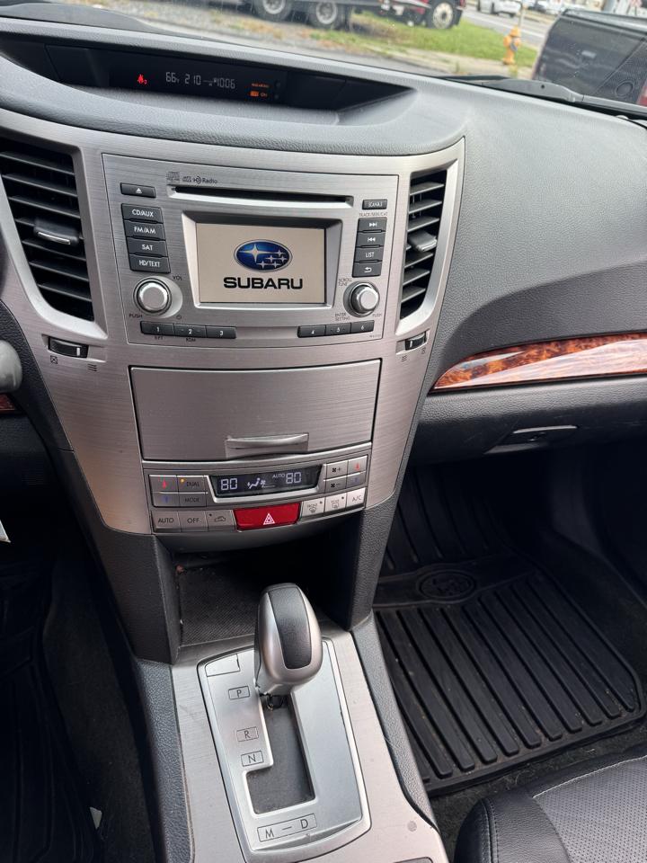 Subaru Outback 2.5i Limited 2012