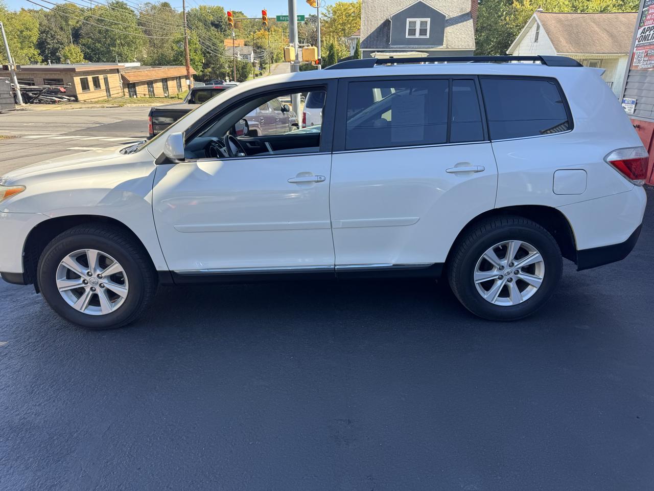 Toyota Highlander Base 4WD 2011