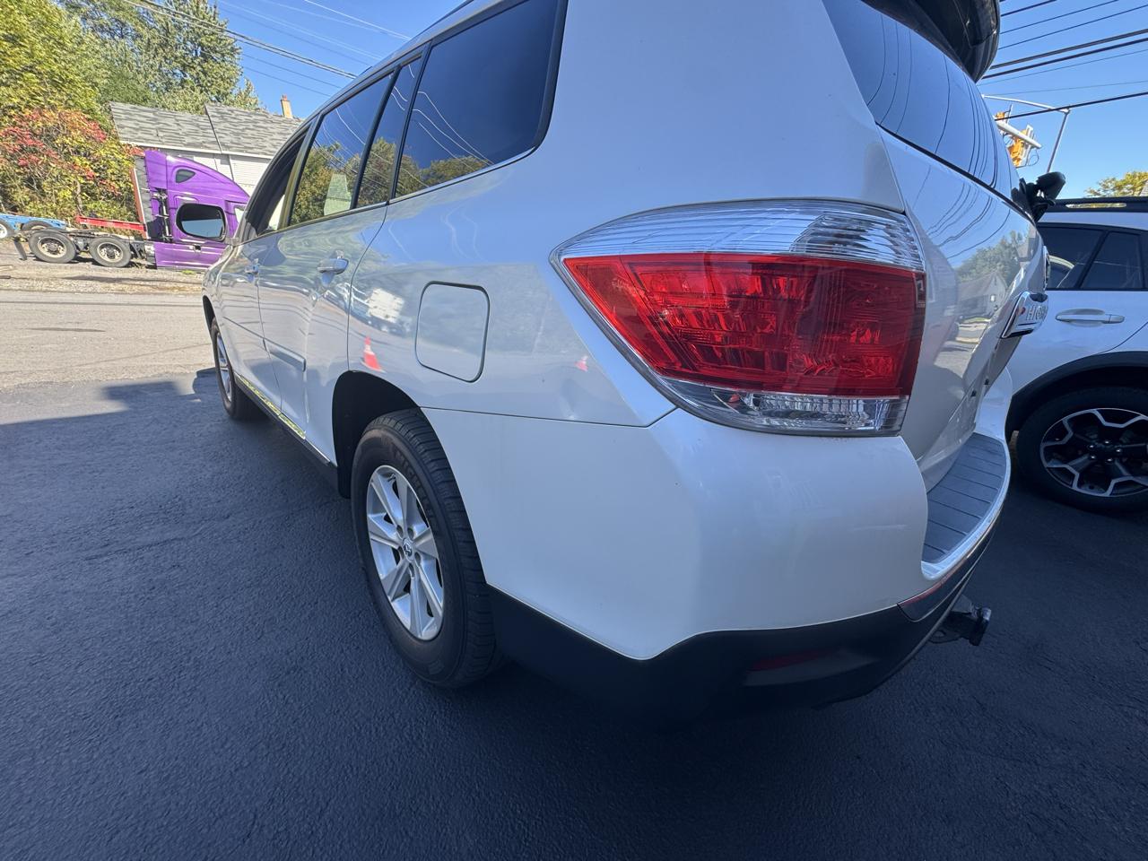 Toyota Highlander Base 4WD 2011