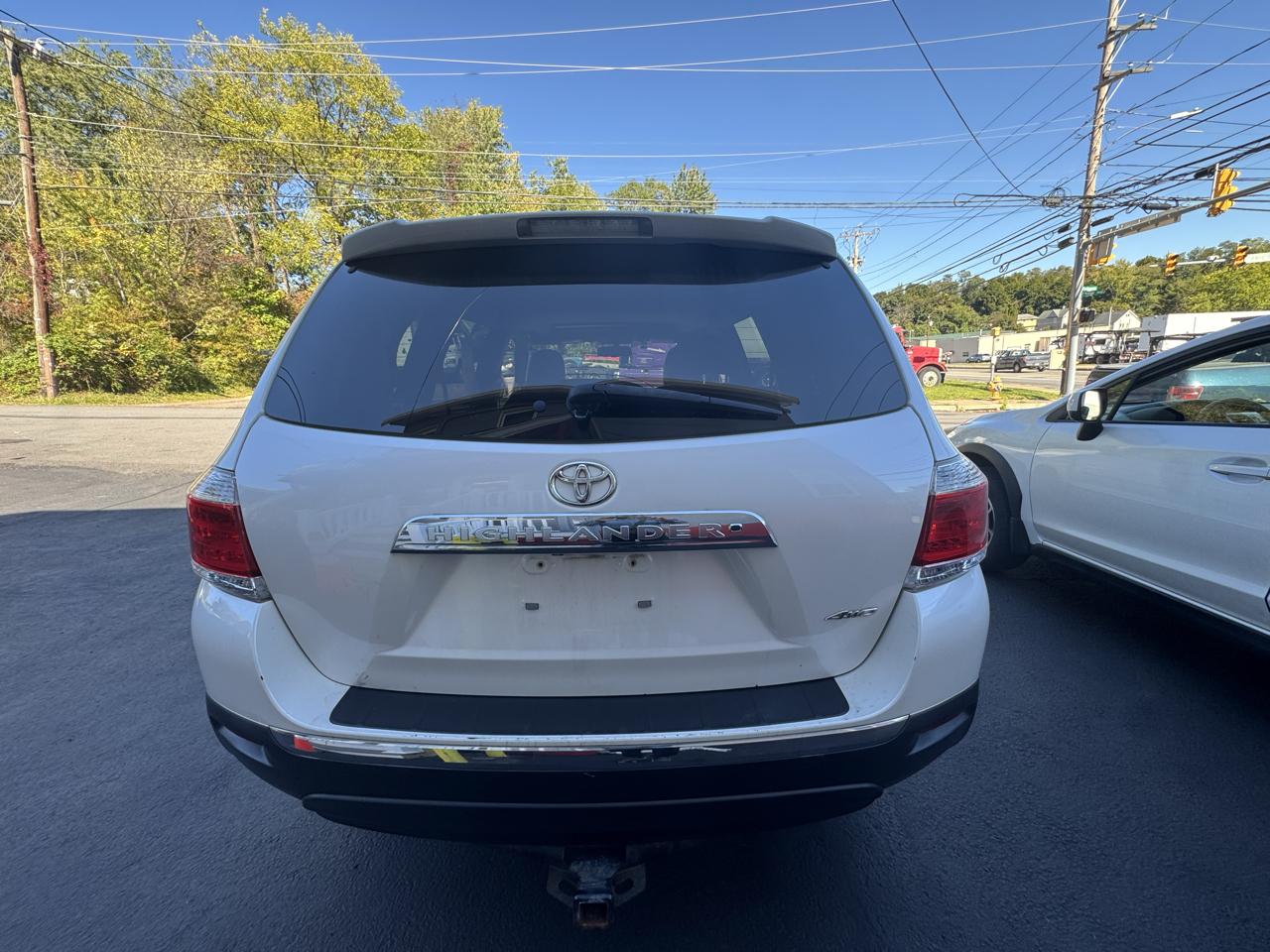 Toyota Highlander Base 4WD 2011
