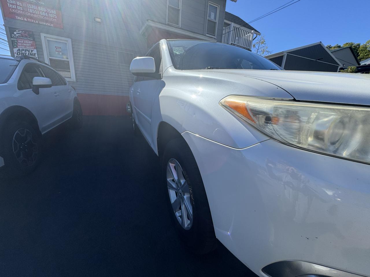 Toyota Highlander Base 4WD 2011
