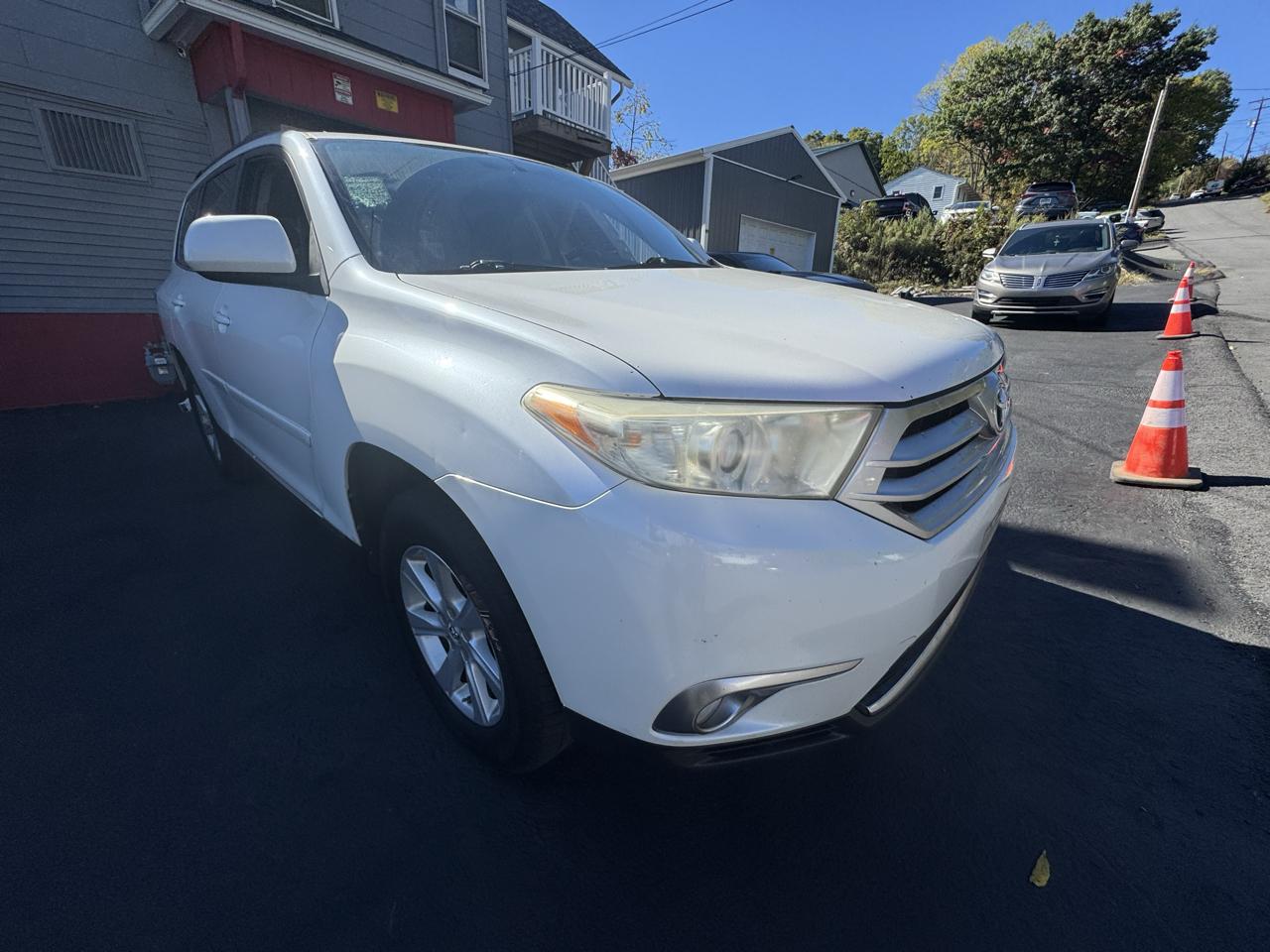 Toyota Highlander Base 4WD 2011