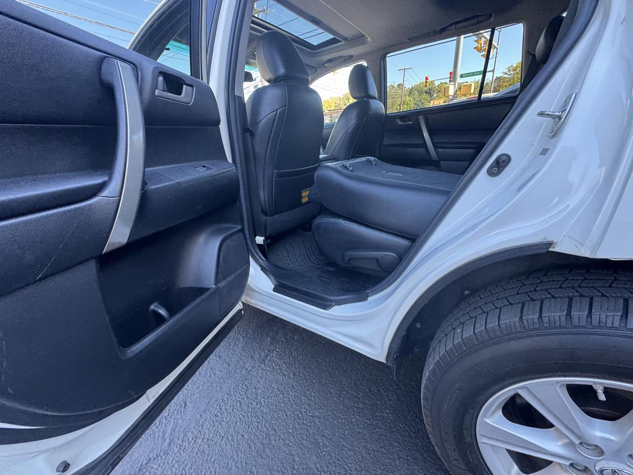 Toyota Highlander Base 4WD 2011