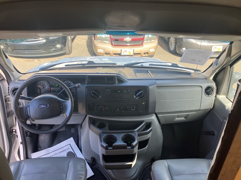 Ford Econoline E-350 Super Duty 2012 Ford Econoline E-350 Super Duty 2012