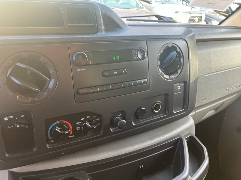 Ford Econoline E-350 Super Duty 2012 Ford Econoline E-350 Super Duty 2012