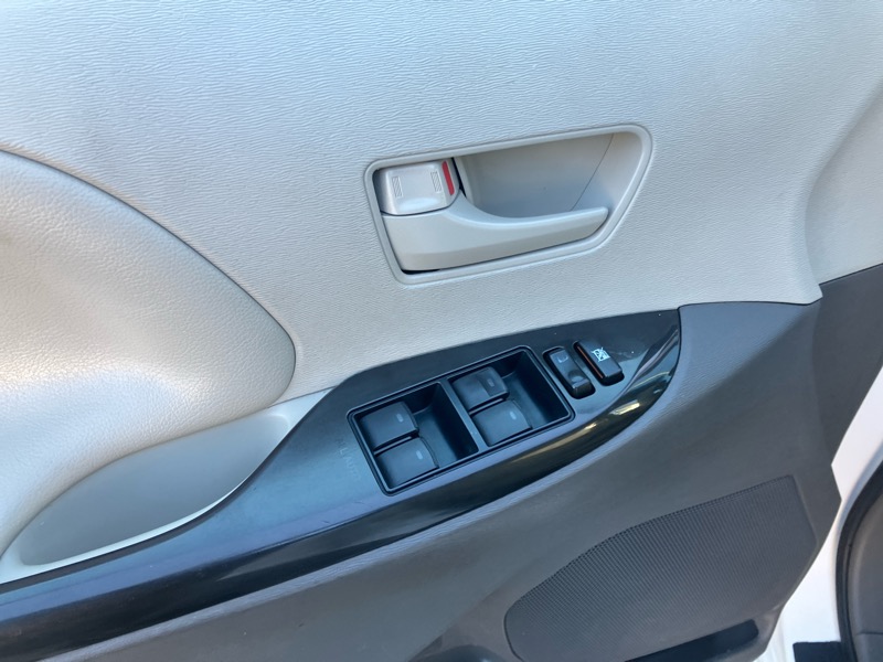 Toyota Sienna FWD 7-Passenger V6 2012